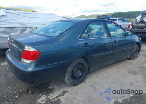 2005 Toyota Camry Le z USA, uszkodzony, nr VIN 4T1BE30KX5U432457